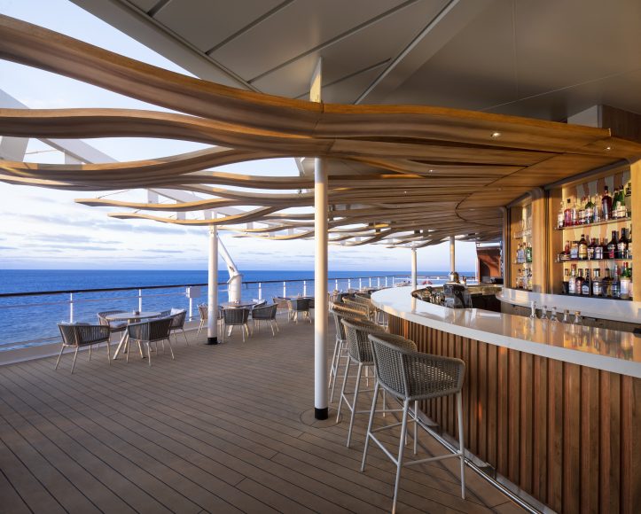 Alfresco dining and cocktails at the Sunset Bar. {Photo: Celebrity Cruises}